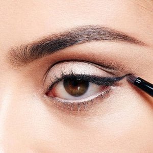 Eyeliner Simetris