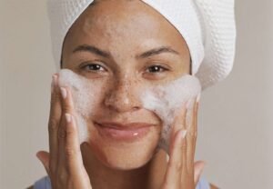 Facial Wash yang Salah Bisa Rusak Kulit, Ini Tips Memilihnya